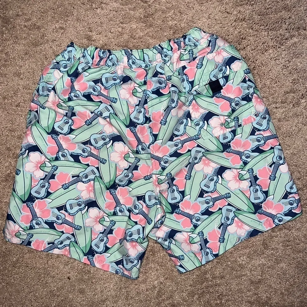 Vineyard Vines Men’s a happy Swim Trunks Pink Blue Flowers and Guitars Size Sm